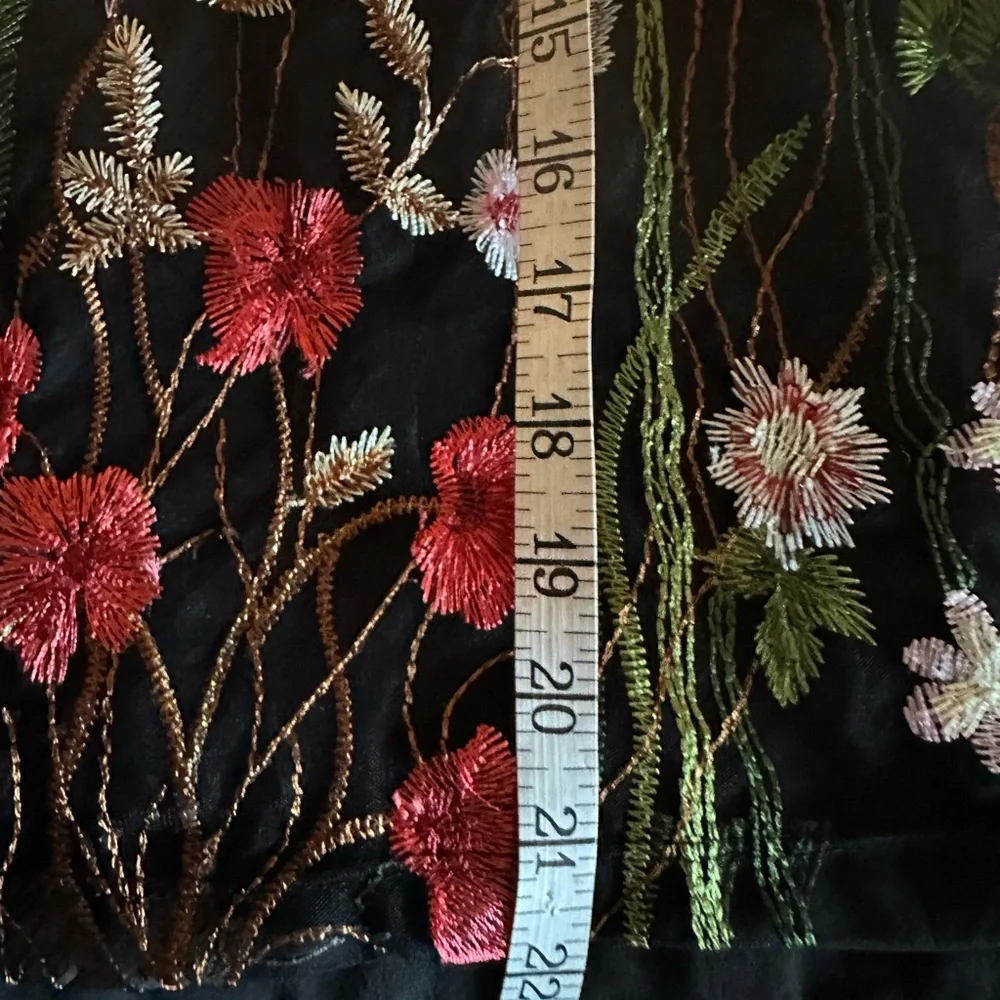 Romeo & Juliet Couture Floral Embroidered Mesh Top NWT - Picture 8 of 12